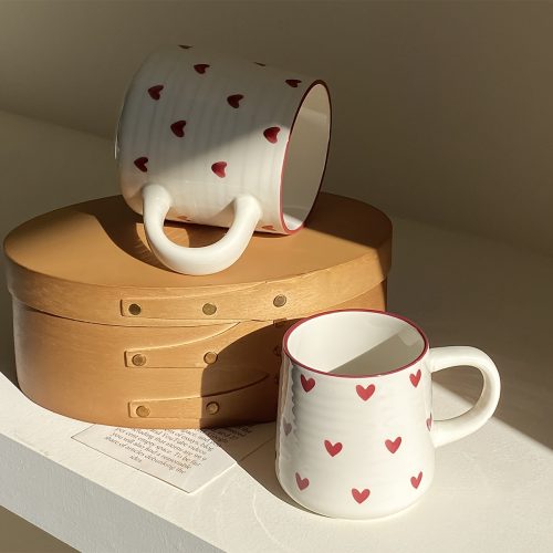A Cute Ceramic Mug with a Heart Design, Perfect for Home Use, Afternoon Tea, Office Drinks, Latte Art in Coffee Shops, As a Gift for Special Occasions Like Valentine'S Day Or Birthdays
